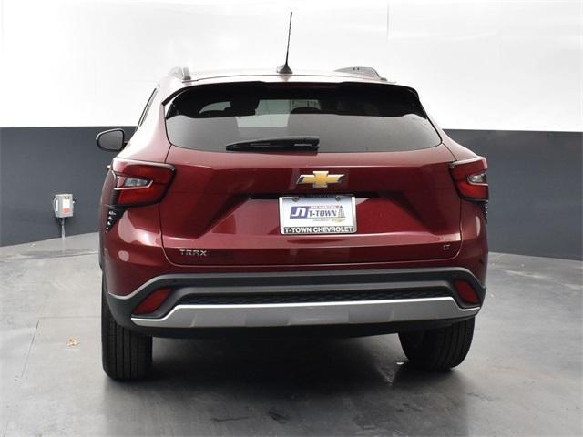 new 2025 Chevrolet Trax car, priced at $25,001