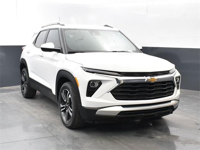 new 2025 Chevrolet TrailBlazer car, priced at $27,499