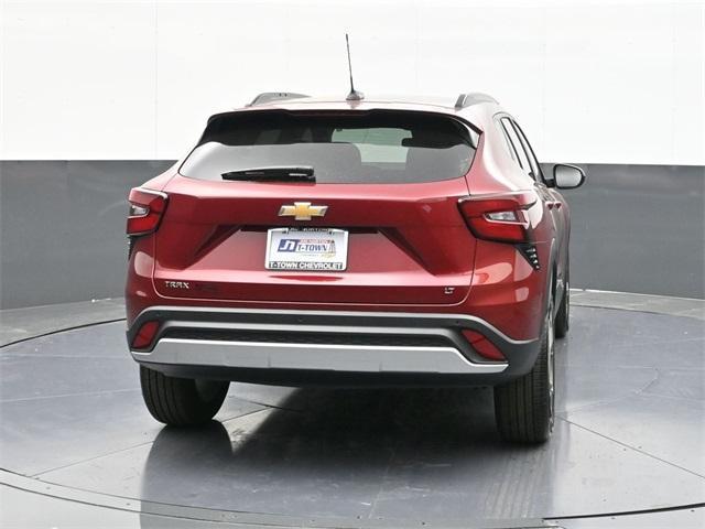new 2025 Chevrolet Trax car, priced at $25,945