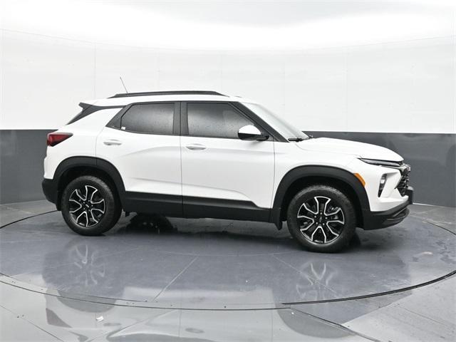 new 2025 Chevrolet TrailBlazer car, priced at $33,025