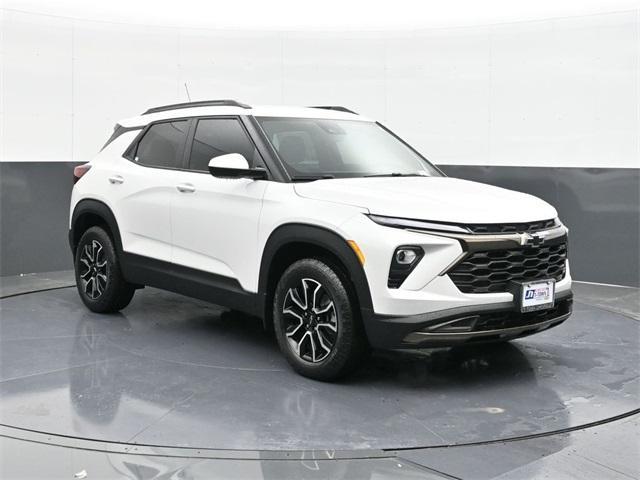 new 2025 Chevrolet TrailBlazer car, priced at $33,025