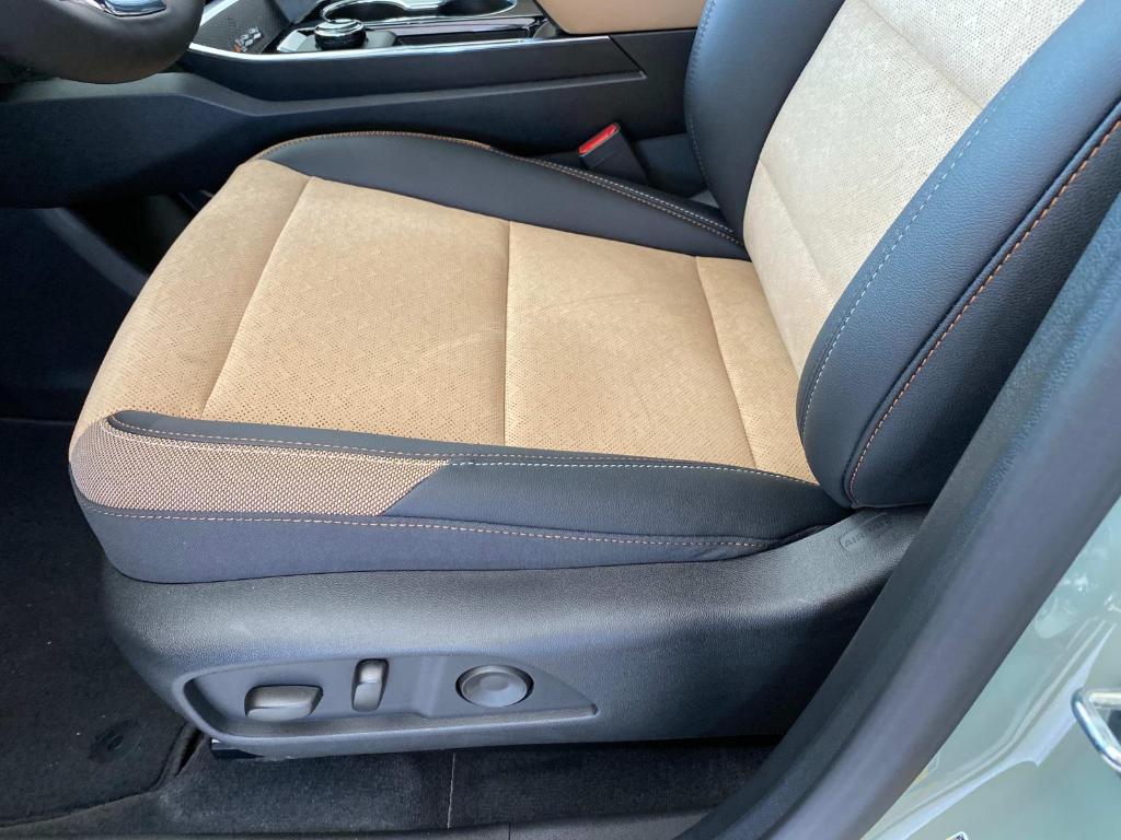 new 2025 Chevrolet Equinox car, priced at $37,430