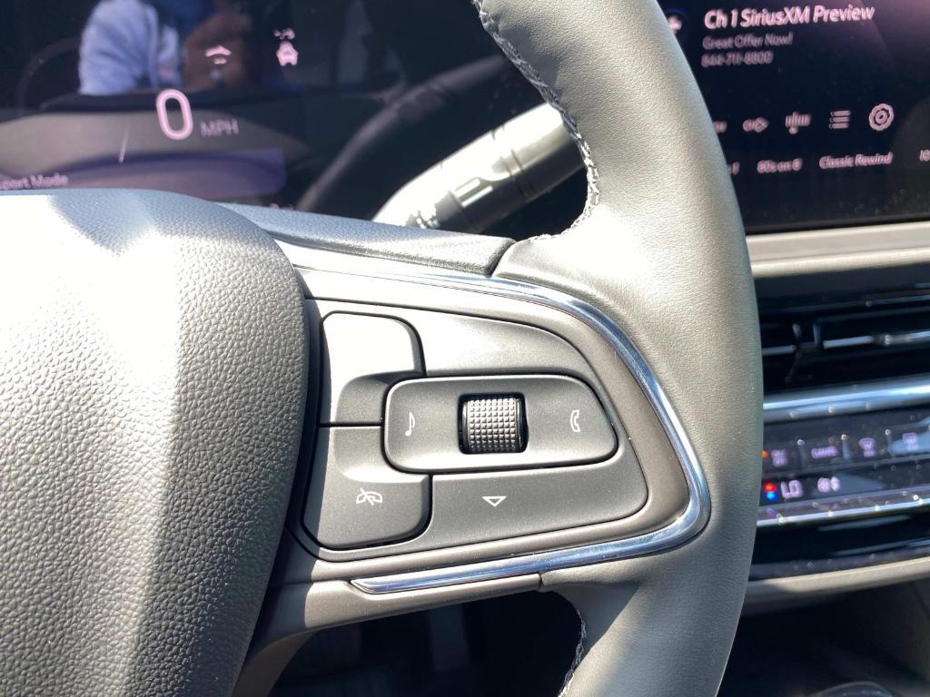 new 2025 Buick Envista car, priced at $32,435