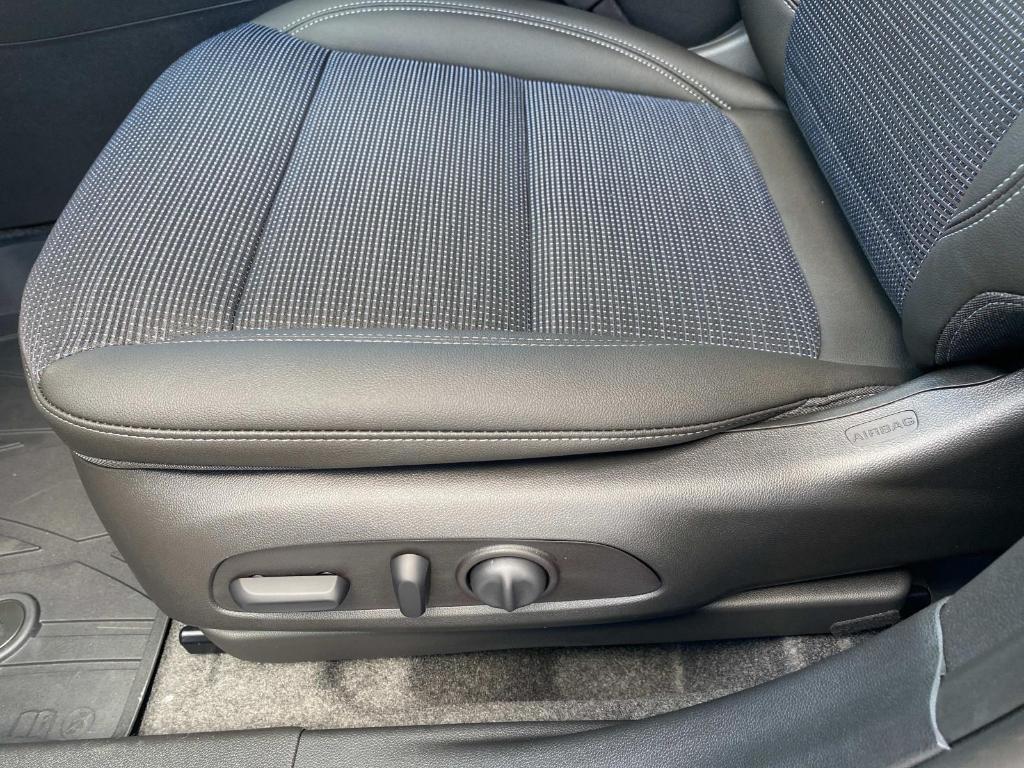 new 2025 Buick Envista car, priced at $27,530