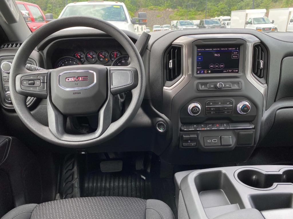 new 2025 GMC Sierra 1500 car, priced at $47,695