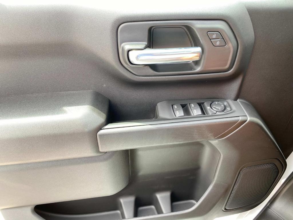 new 2025 GMC Sierra 1500 car, priced at $47,695
