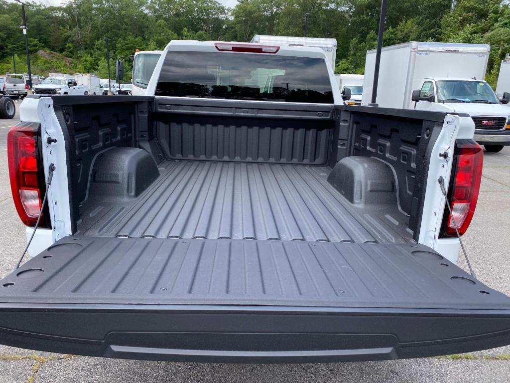 new 2025 GMC Sierra 1500 car, priced at $47,695