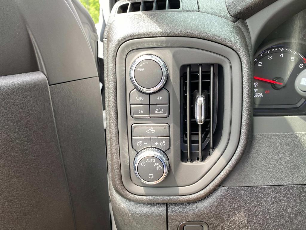 new 2025 GMC Sierra 1500 car, priced at $47,695