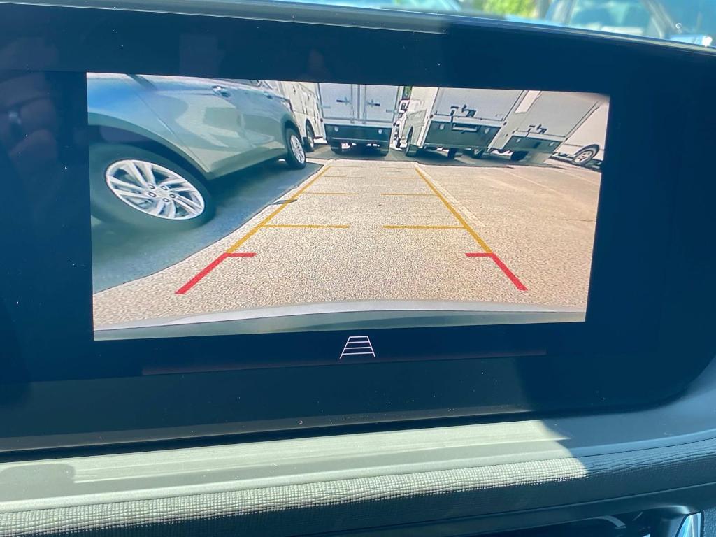 new 2025 Buick Envista car, priced at $27,530