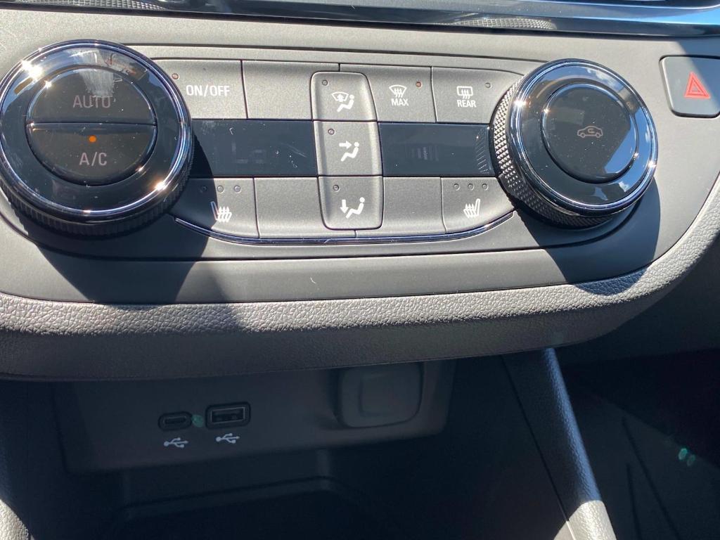 new 2025 Buick Envista car, priced at $27,530