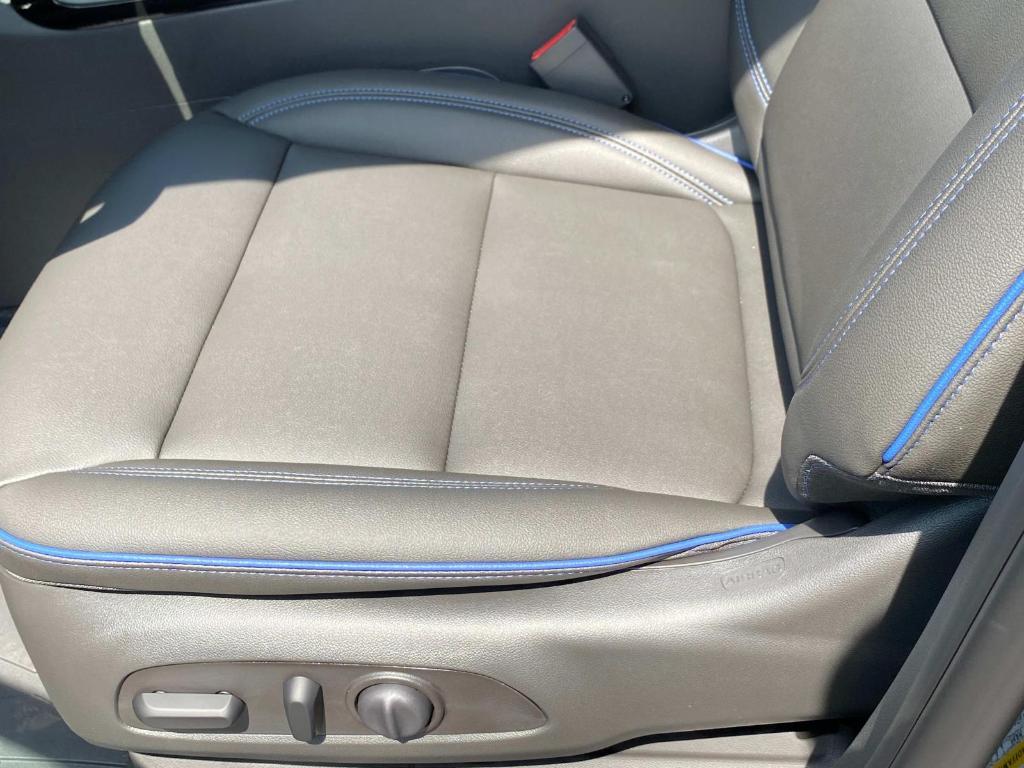 new 2025 Buick Envista car, priced at $28,930