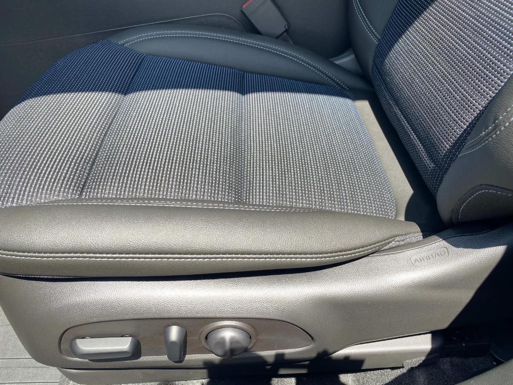 new 2025 Buick Envista car, priced at $27,530