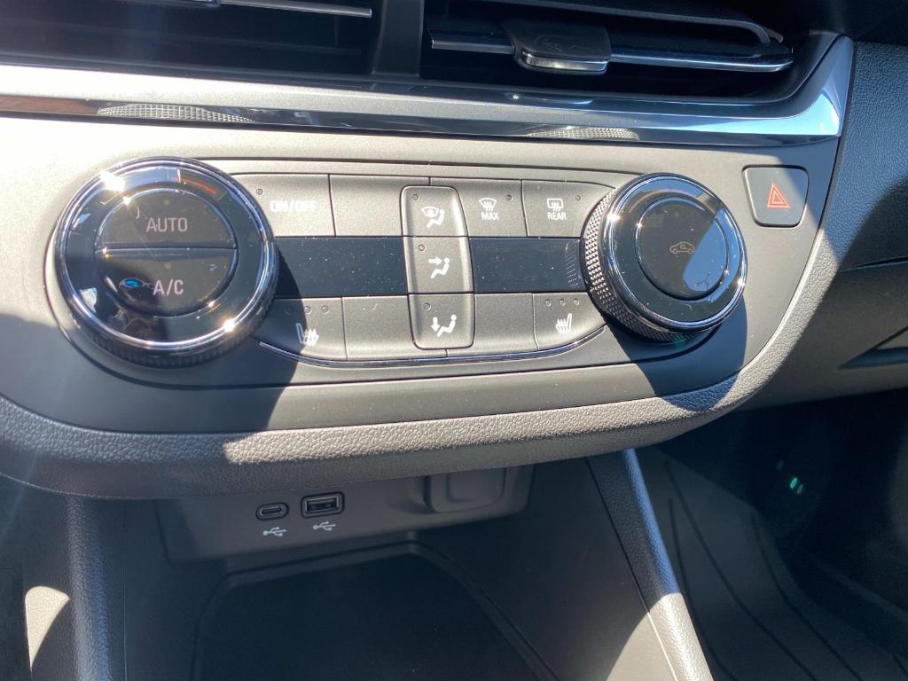 new 2025 Buick Envista car, priced at $27,530