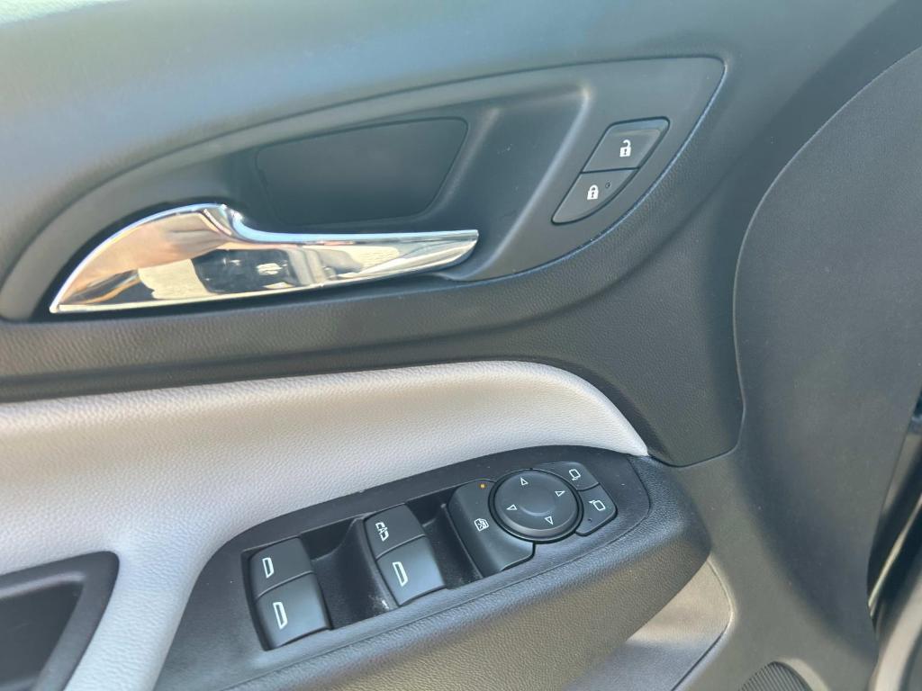 used 2022 Chevrolet Equinox car, priced at $21,990
