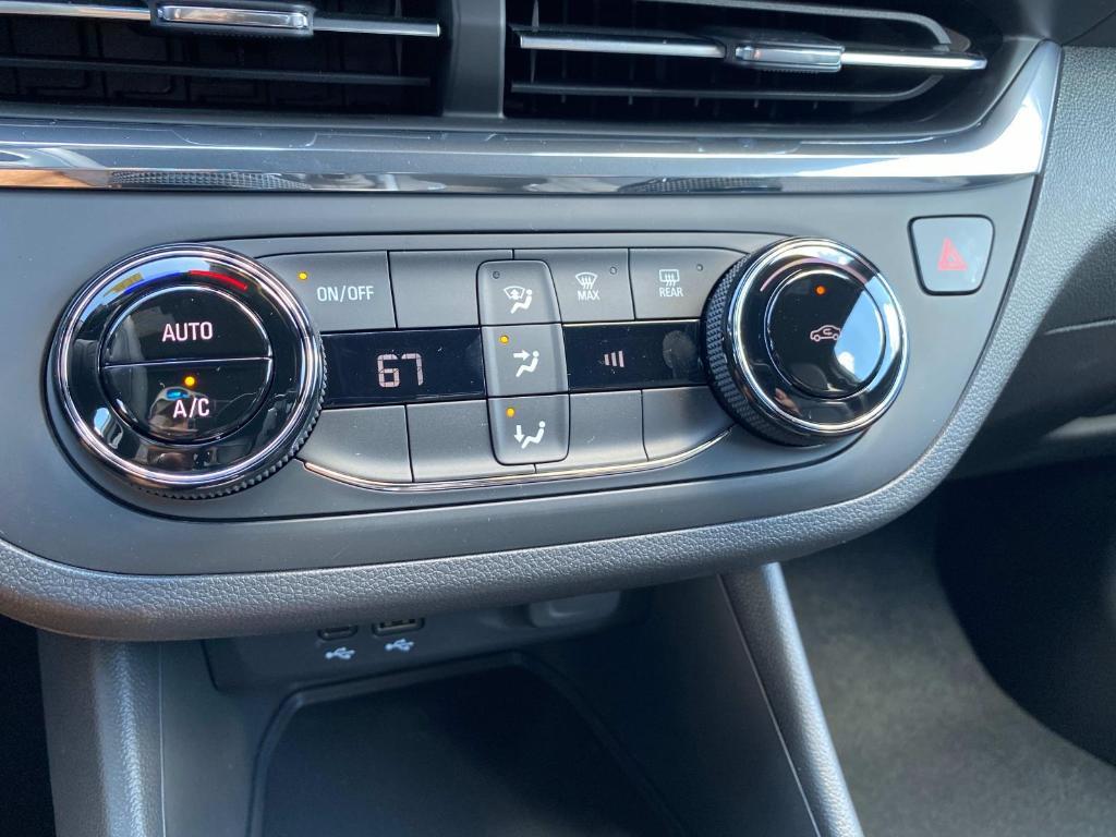new 2025 Buick Envista car, priced at $25,445