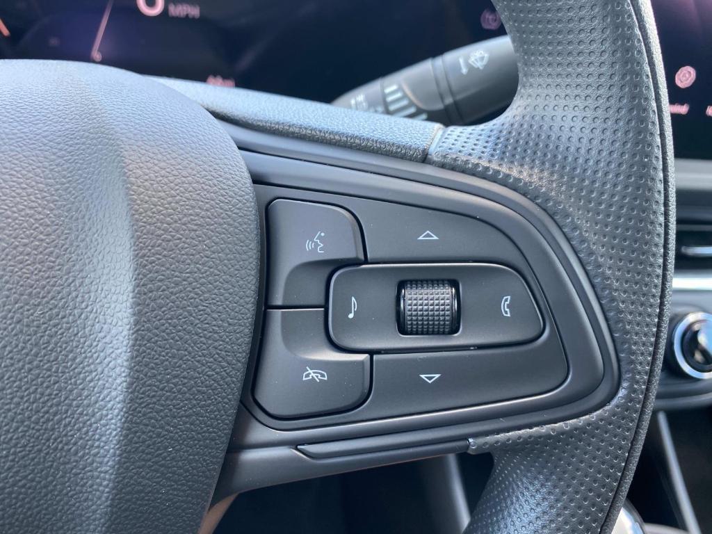 new 2025 Buick Envista car, priced at $25,445