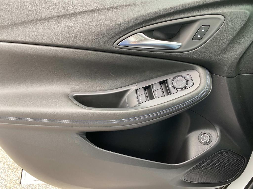 new 2025 Buick Encore GX car, priced at $30,535