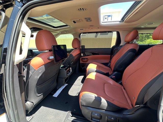 used 2024 Kia Carnival car, priced at $43,701