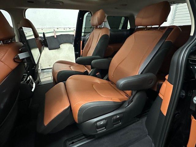used 2024 Kia Carnival car, priced at $43,701