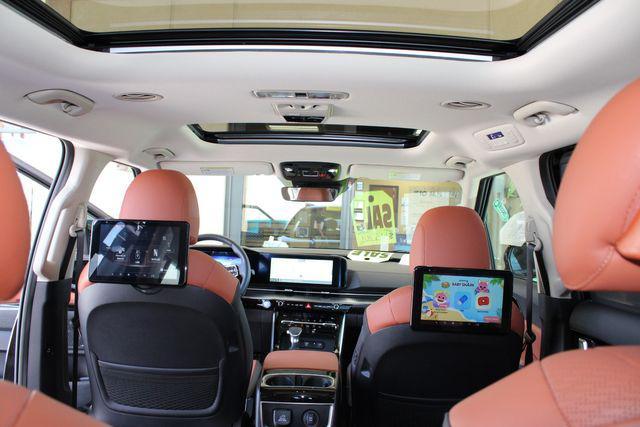 used 2024 Kia Carnival car, priced at $43,701