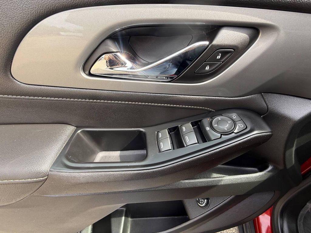 used 2023 Chevrolet Traverse car, priced at $27,999