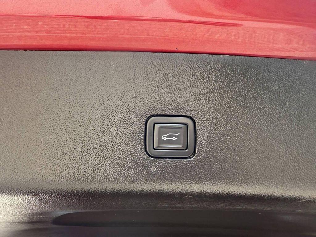 used 2023 Chevrolet Traverse car, priced at $27,999