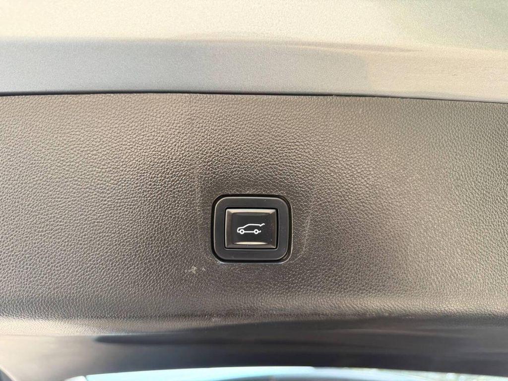 used 2023 Chevrolet Traverse car, priced at $27,499