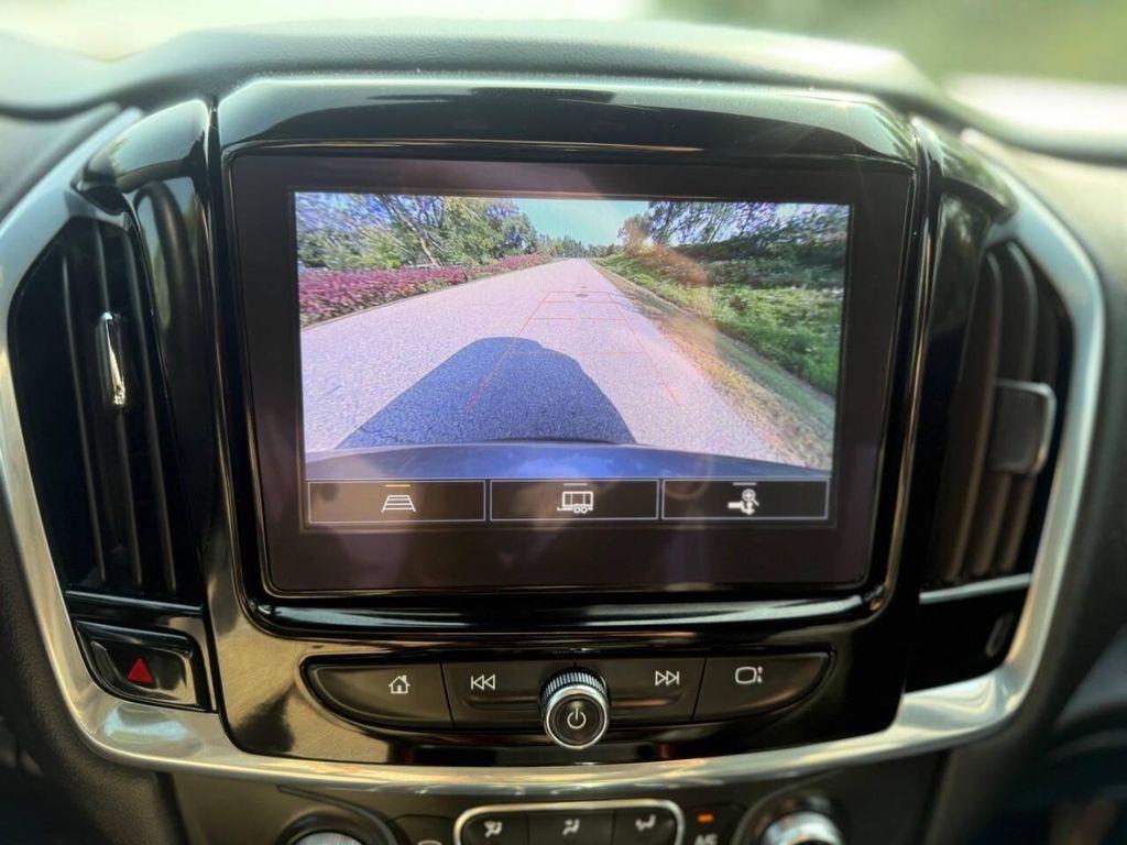 used 2023 Chevrolet Traverse car, priced at $27,499