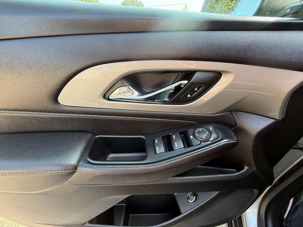 used 2023 Chevrolet Traverse car, priced at $27,499