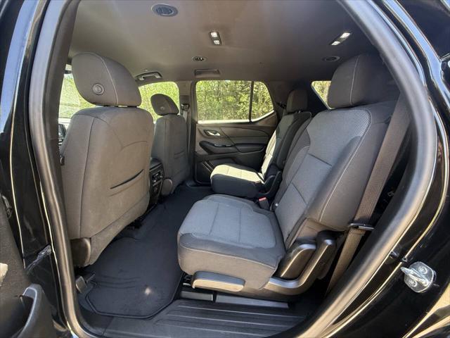 used 2022 Chevrolet Traverse car, priced at $26,499