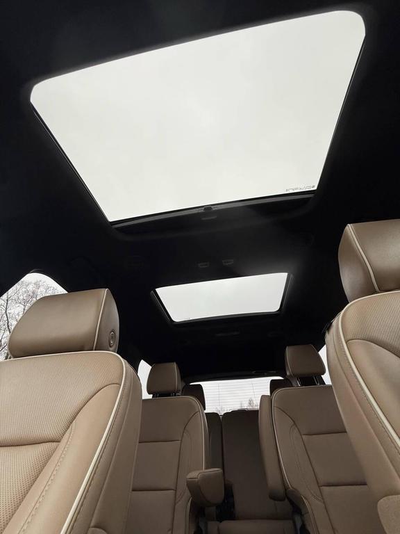used 2023 Chevrolet Traverse car, priced at $35,999