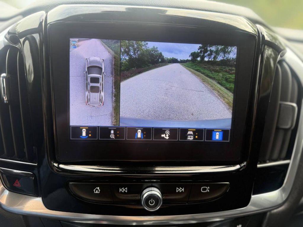 used 2022 Chevrolet Traverse car, priced at $33,999