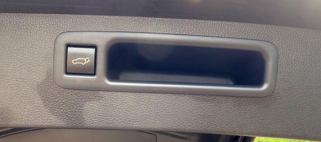 used 2021 Toyota Highlander car, priced at $28,999