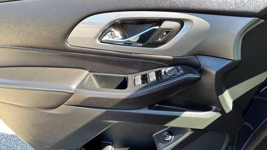 used 2023 Chevrolet Traverse car, priced at $27,999