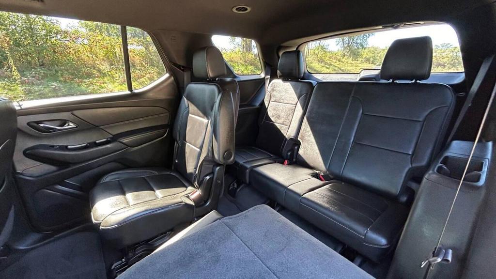 used 2023 Chevrolet Traverse car, priced at $27,999