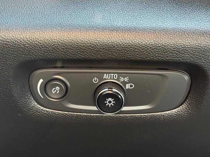 used 2023 Chevrolet Traverse car, priced at $27,999