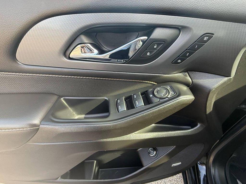 used 2021 Chevrolet Traverse car, priced at $27,499