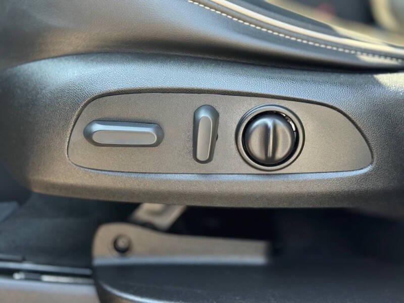 used 2023 Chevrolet Traverse car, priced at $31,999