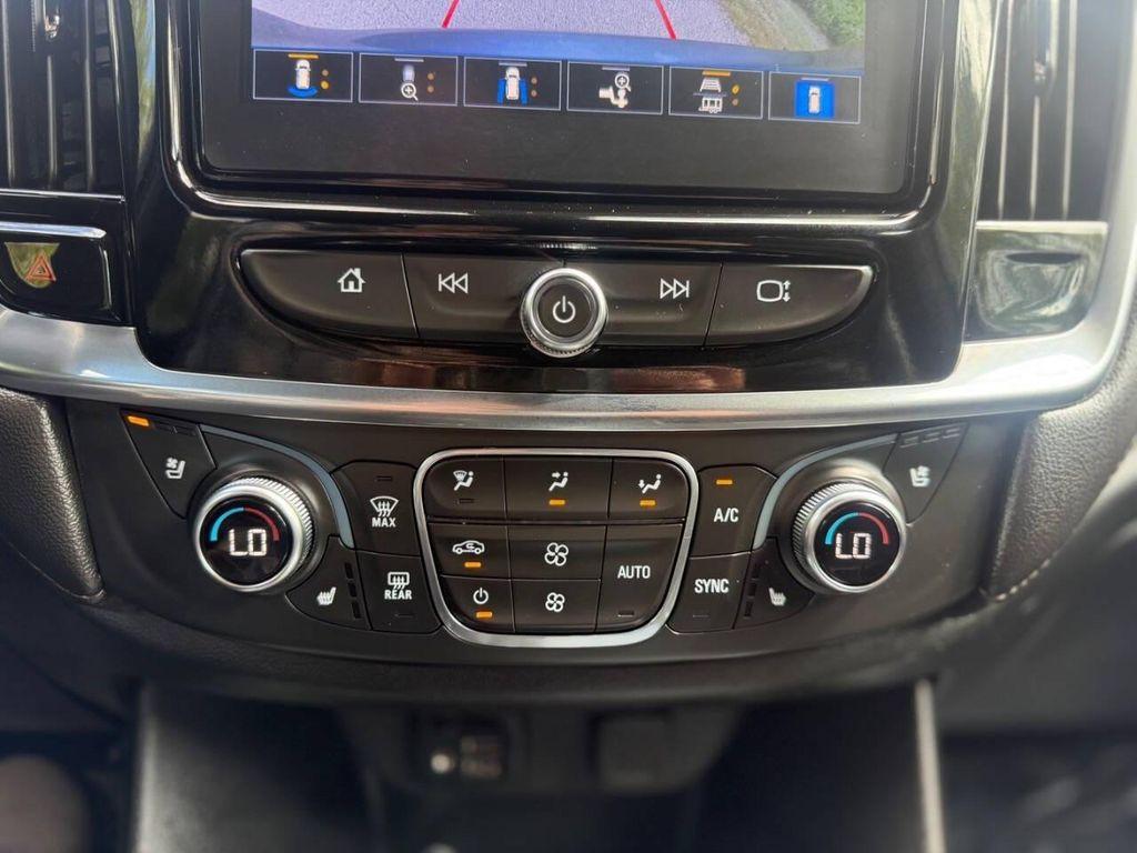 used 2023 Chevrolet Traverse car, priced at $33,999