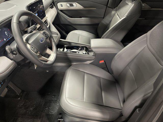 new 2025 Ford Explorer car, priced at $45,677