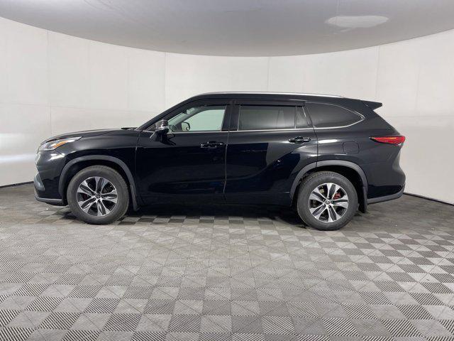 used 2021 Toyota Highlander car, priced at $33,997