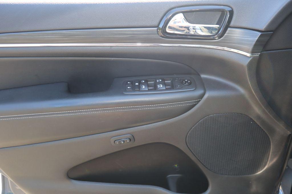 used 2021 Jeep Grand Cherokee car, priced at $22,285