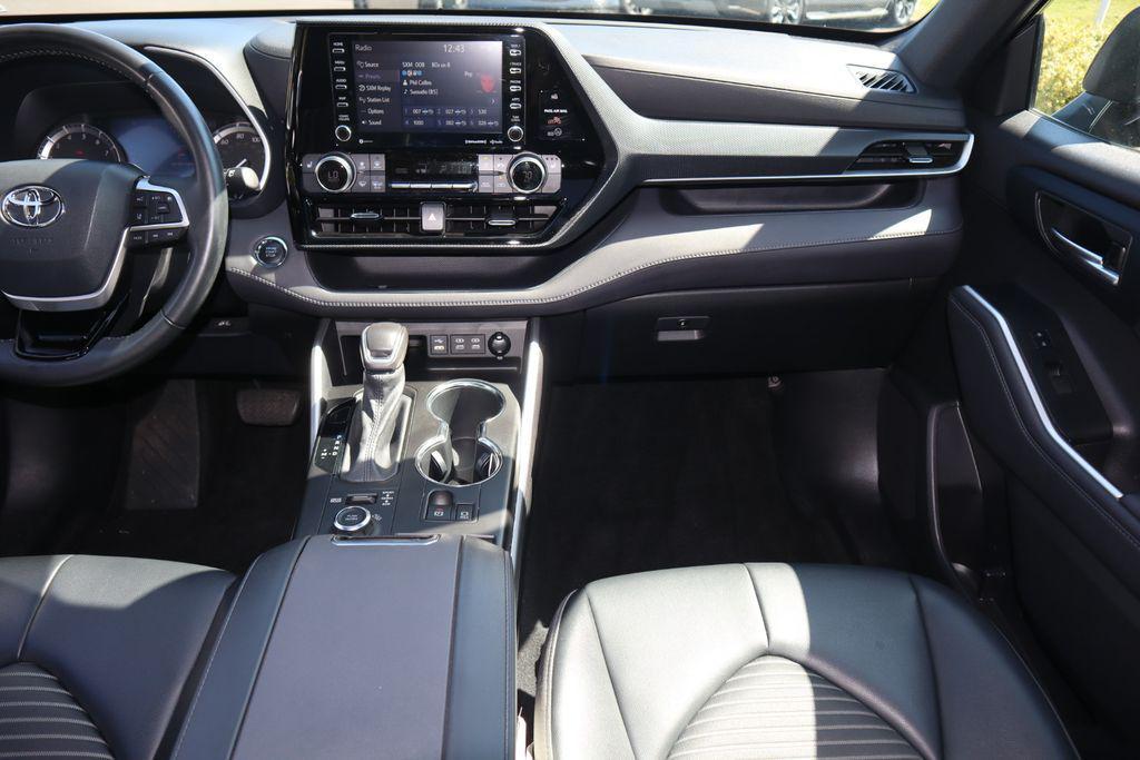 used 2022 Toyota Highlander car, priced at $35,787