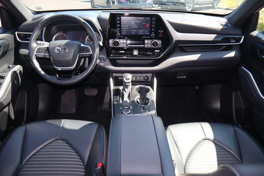 used 2022 Toyota Highlander car, priced at $35,787