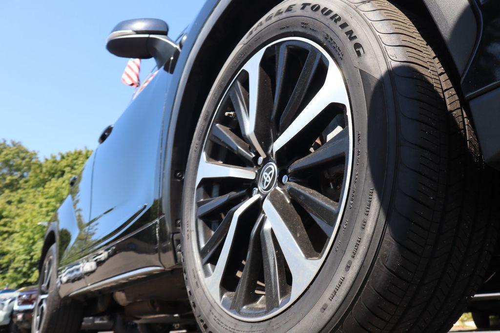 used 2022 Toyota Highlander car, priced at $35,787