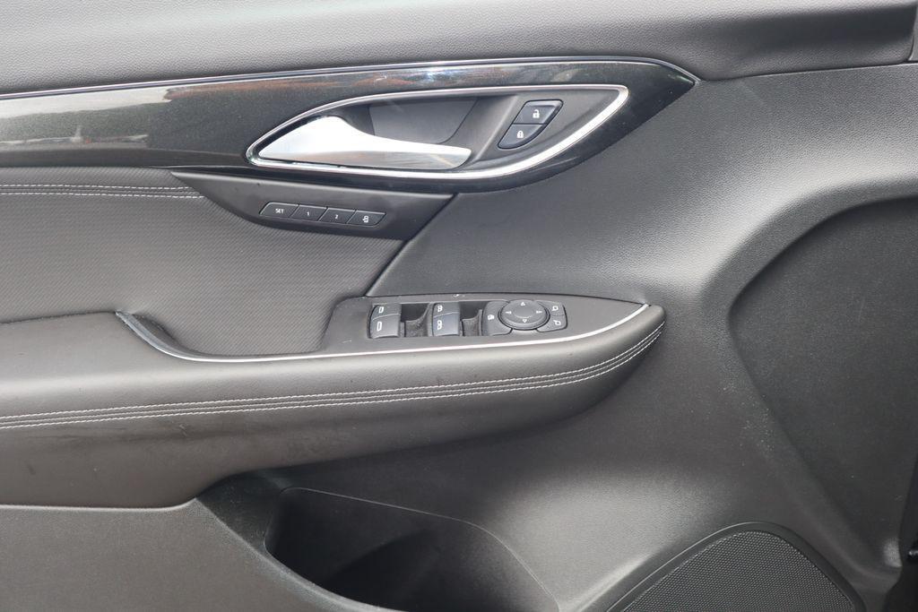 used 2025 Buick Envision car, priced at $34,340