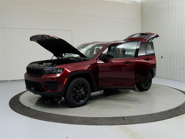 new 2025 Jeep Grand Cherokee car, priced at $43,274