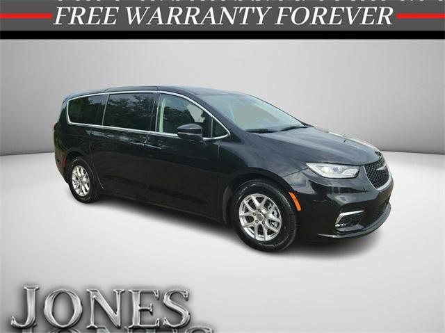 used 2023 Chrysler Pacifica car, priced at $35,856