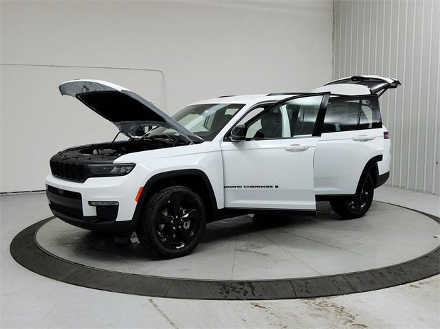 new 2025 Jeep Grand Cherokee L car, priced at $49,185
