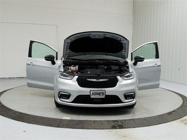 used 2024 Chrysler Pacifica car, priced at $30,209